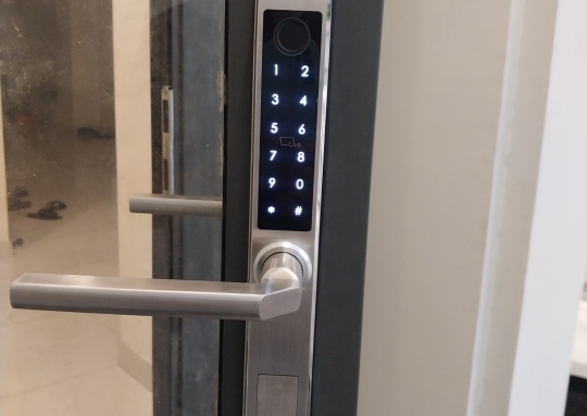 CÔNG TRÌNH LẮP BỘ KHÓA VÂN TAY CỬA NHÔM XINGFA TẠI LAKEVIEW CITY, QUẬN 2, HỒ CHÍ MINH